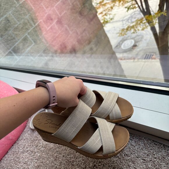 Sketcher's Luxefoam White Strap Sandal - Picture 4 of 9